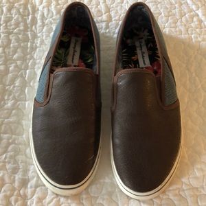 Tommy Bahama size 13 slip-ons